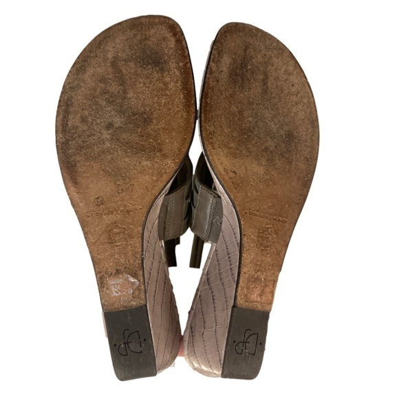Donald J Pliner Dasan olive Wedge Slide Thong Sandals Women’s shoes size 7.5 - Picture 5 of 5